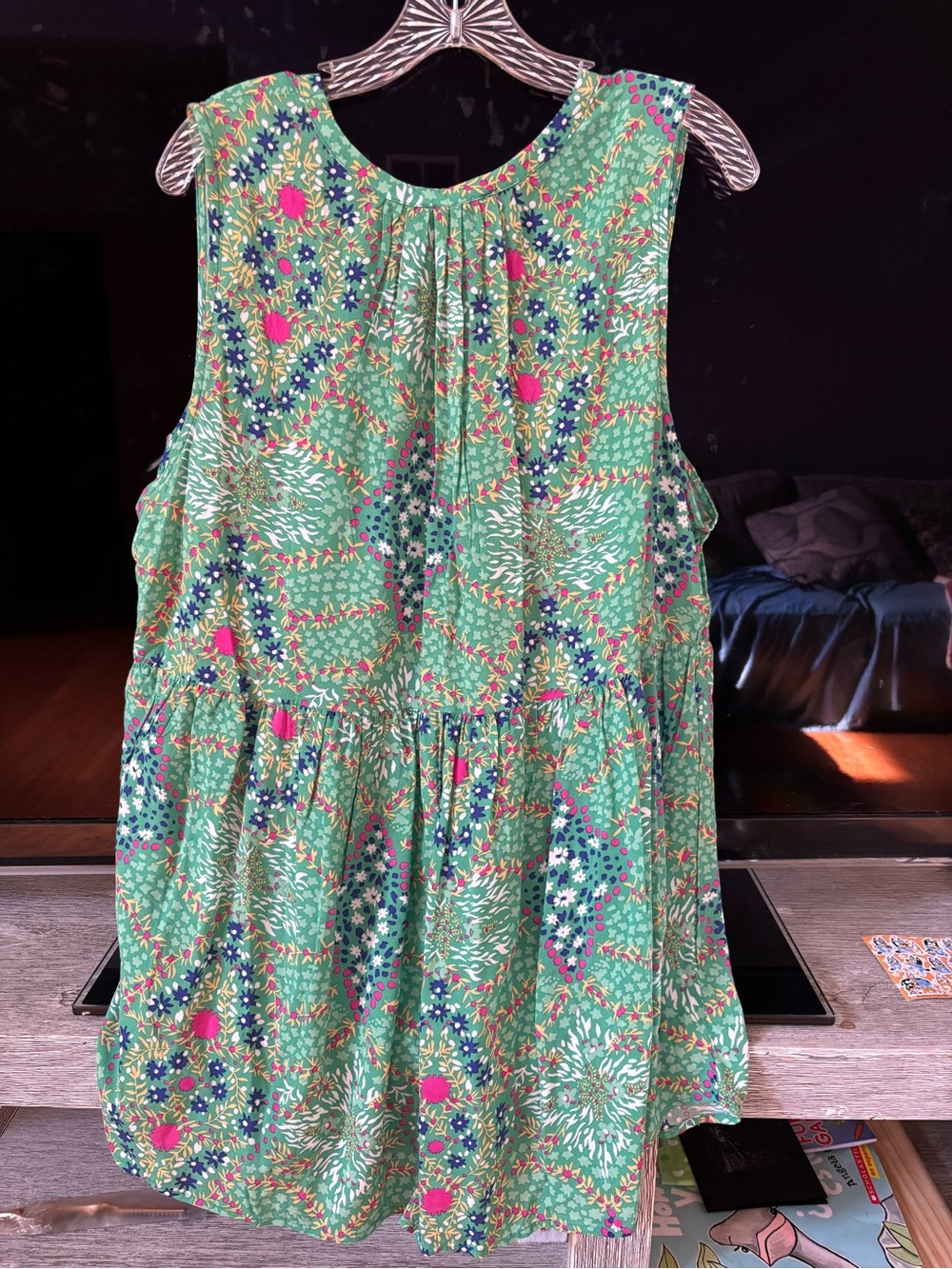 Cynthia Rowley Green Floral Peplum Tank with Split V-Neck - Picture 5 of 7